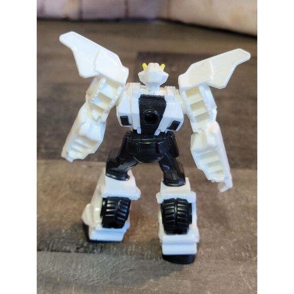 McDonalds 2016 Hasbro white transformer robot toy figure - Picture 5 of 5